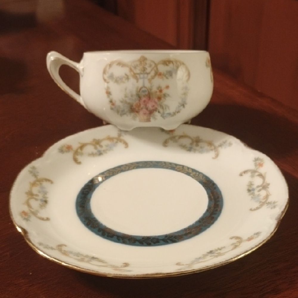 Vintage Scare Alice Bavaria Tea Cup And  Scalloped Saucer With Footed Cup